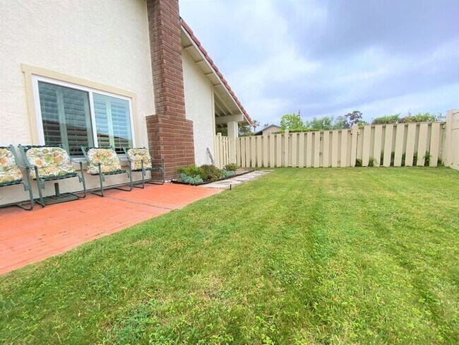 Foto del edificio - 3BR 3BA home, located in beautiful Solana Beach! Spacious layout with lush landscape