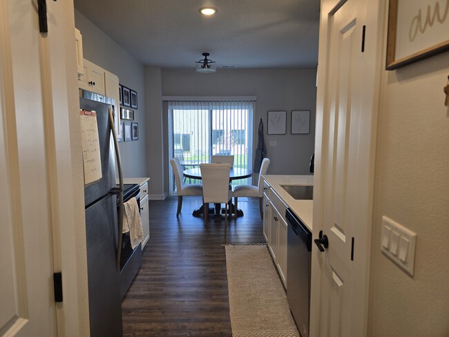 Building Photo - 6931 Bluebell Ct