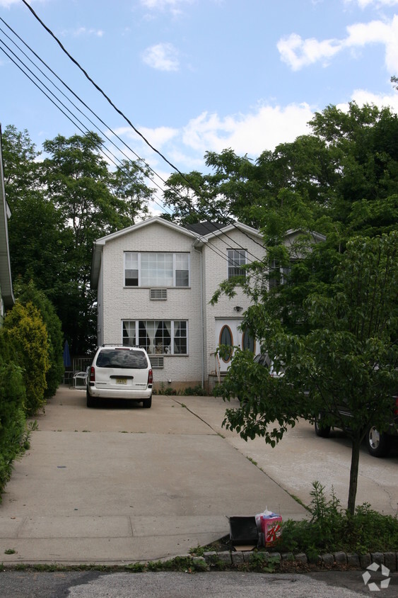Building Photo - 34 Presley St