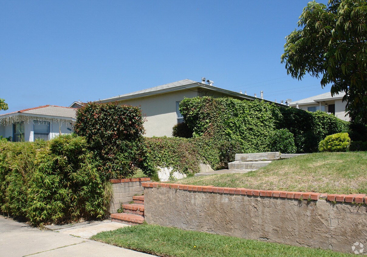 Building Photo - 956-962 Opal St