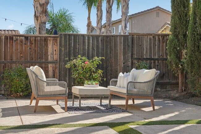 Foto del edificio - 2070 Katnich Ln