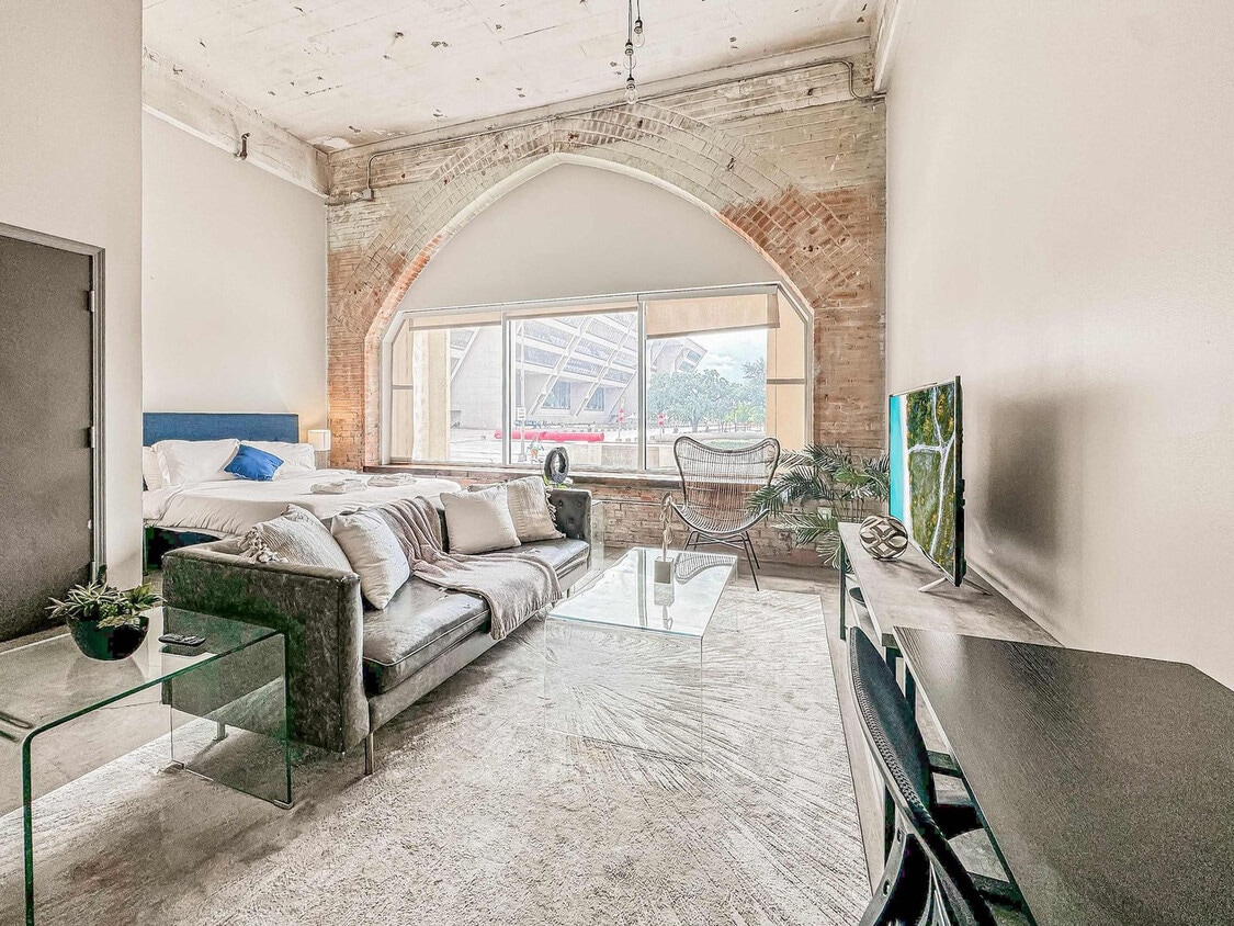 Foto principal - 555 Evergreen St