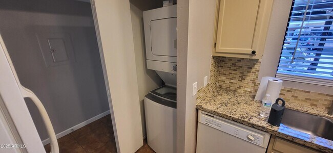 Foto del edificio - 11666 N 28th Dr