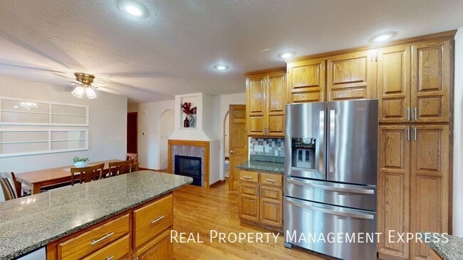 Foto del edificio - Furnished 4-Bedroom, 4-Bath Home