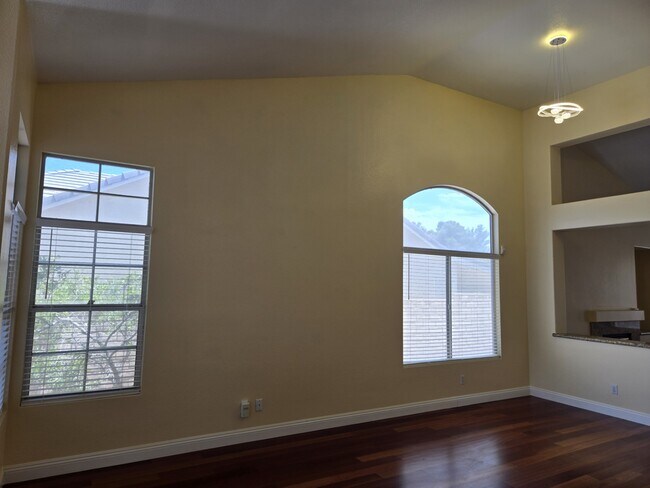 Building Photo - 8417 San Ramon Dr