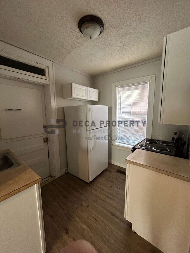 Building Photo - 4231 Ellenwood Ave
