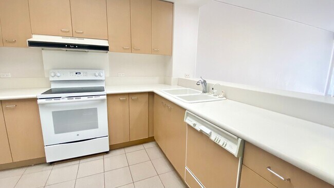 Foto del edificio - Spacious 2 Bedroom, 2 Bath, with 2 Parking Stalls - Kalele Kai in Hawaii Kai