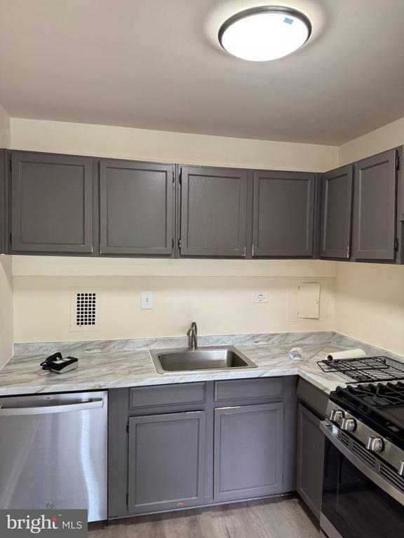 Foto del edificio - 5801 Quantrell Ave