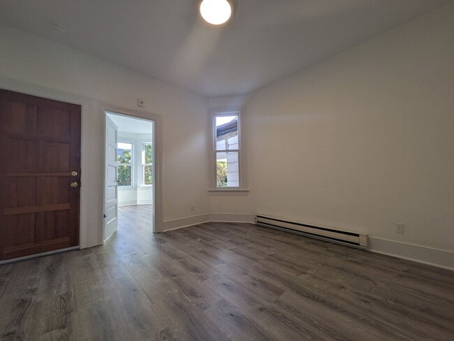 Building Photo - 632