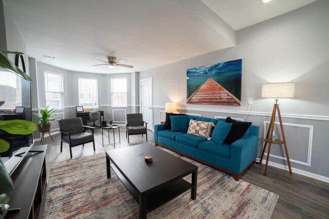 Building Photo - 2002 W Cermak Rd