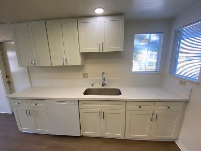 Building Photo - 3 Bedroom 2 Bath Home In Rosemont Open House Friday May 8th 4-4:30 PM