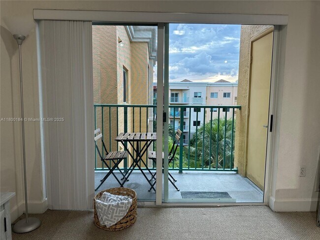 Foto del edificio - 6001 SW 70th St
