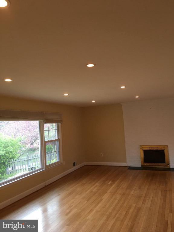 Foto del edificio - 8312 Bryant Dr