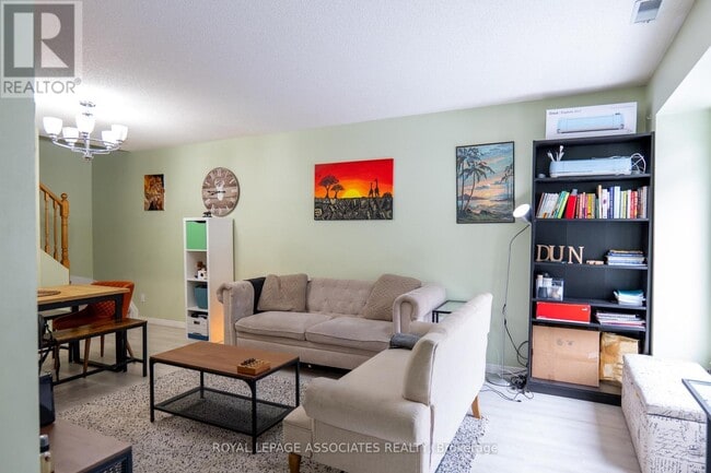 Photo du bâtiment - 900 Steeles Ave W