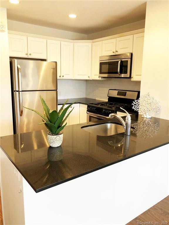 Building Photo - 947 Hope St