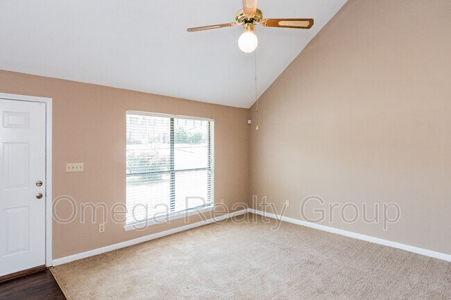 Building Photo - 2519 Hampstead Dr