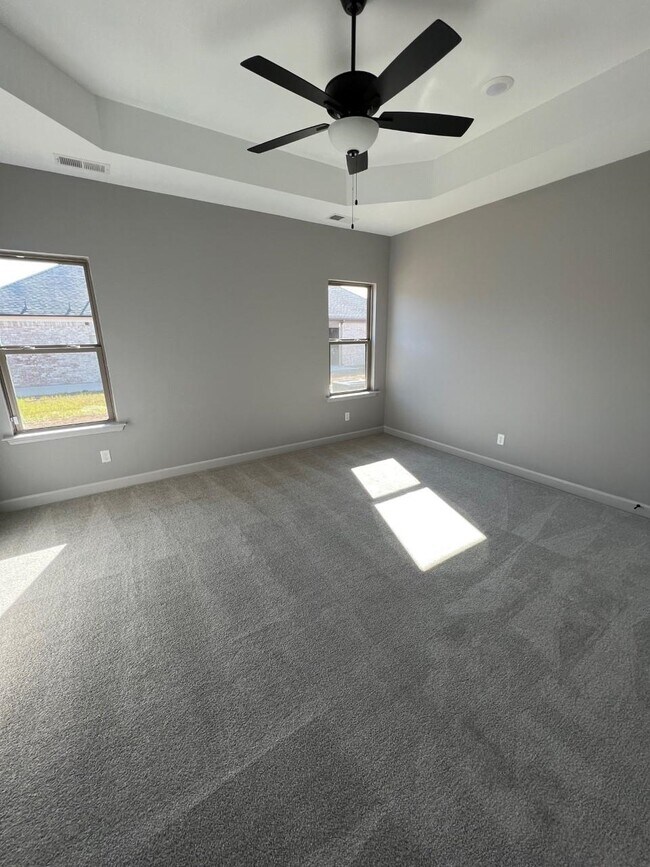 Building Photo - 4644 Wilshire Lake Ln