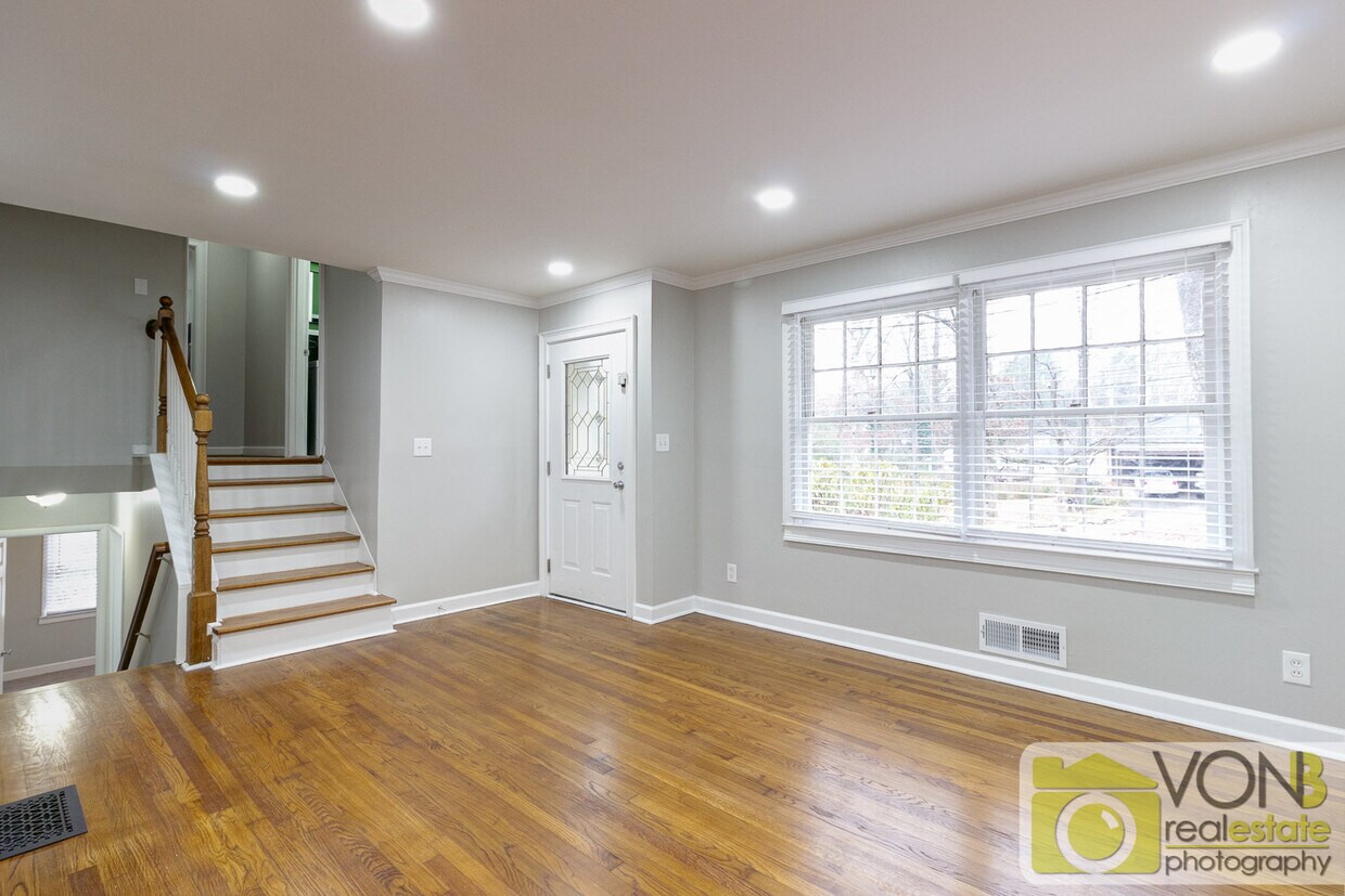 Photo - 648 Montclair Dr (Smyrna, GA)