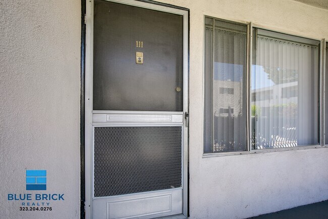 Foto del edificio - 17834 Burbank Blvd
