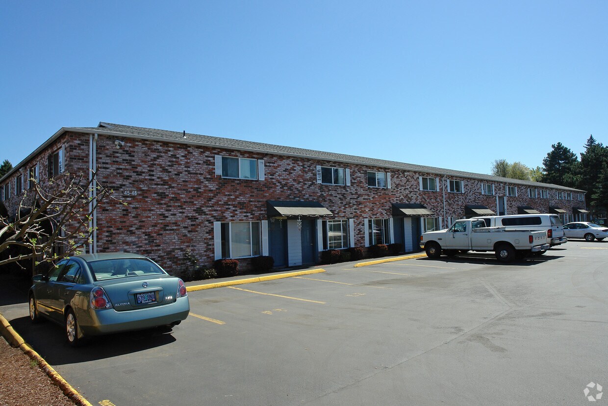 Benford Court - Benford Court Apartments