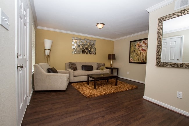 Building Photo - Timbergrove Heights