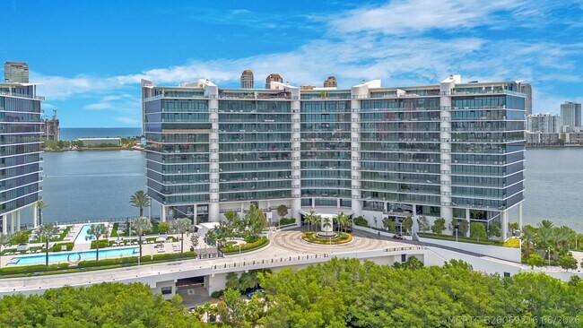 Foto del edificio - 5000 Island Estates Dr