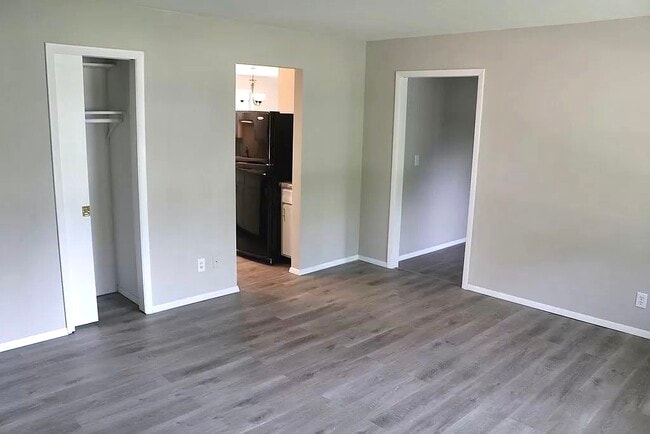 Building Photo - 312 Rowe Dr