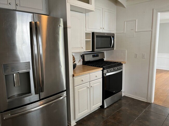 Foto del edificio - Beautiful and updated South Highlands 3BR/2BA.