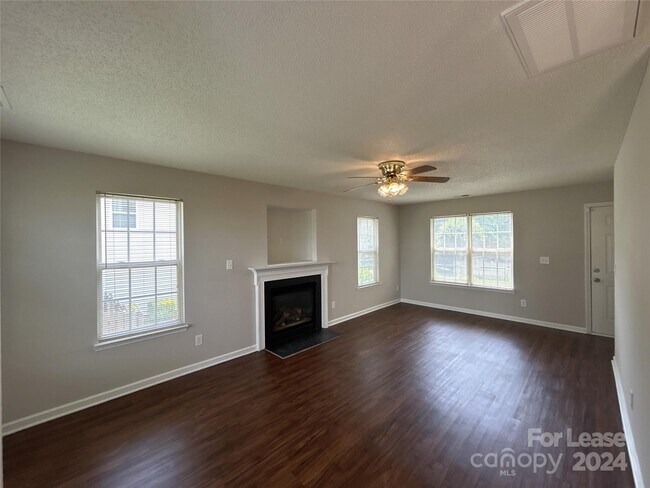 Building Photo - 14614 Laura Michelle Rd