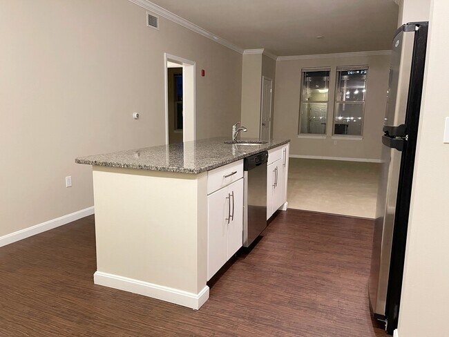 Building Photo - 903 Providence Place