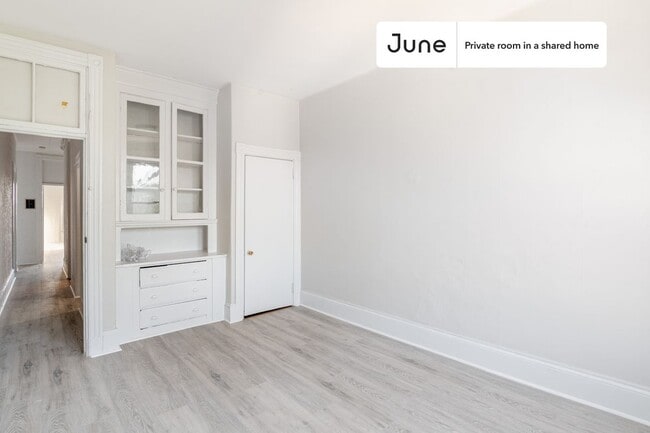Building Photo - Room in Shared 4 bed/1 bath home