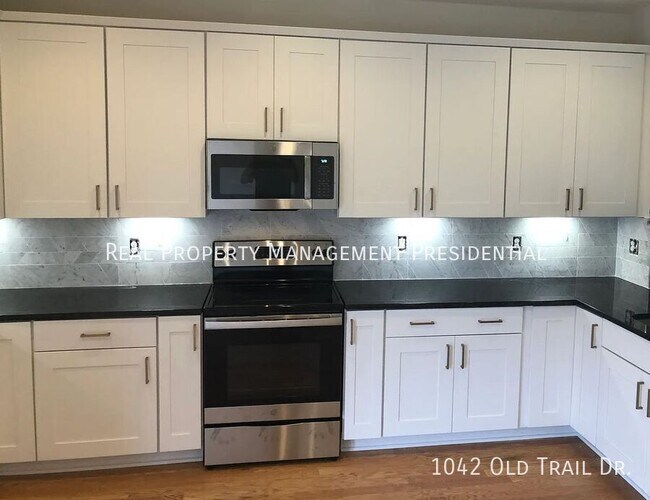 Foto del edificio - 4-Bedroom Townhome in Old Trail Village
