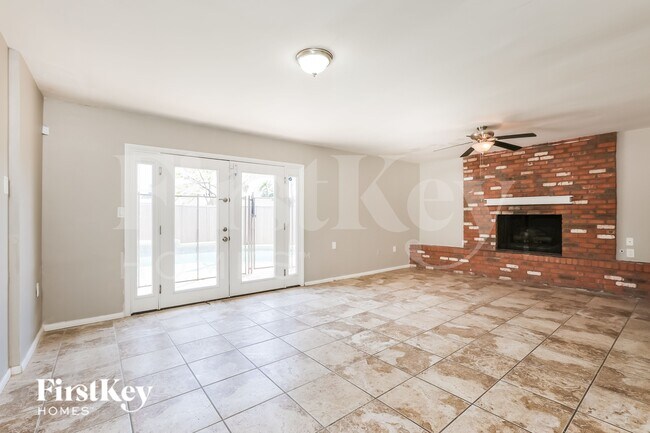 Building Photo - 205 E Orchid Ln