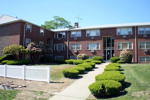Building Photo - 20 Ridge Dr
