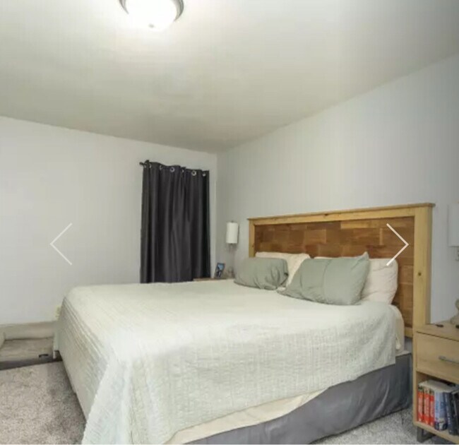 Building Photo - 2748 W Parkmoor Ct