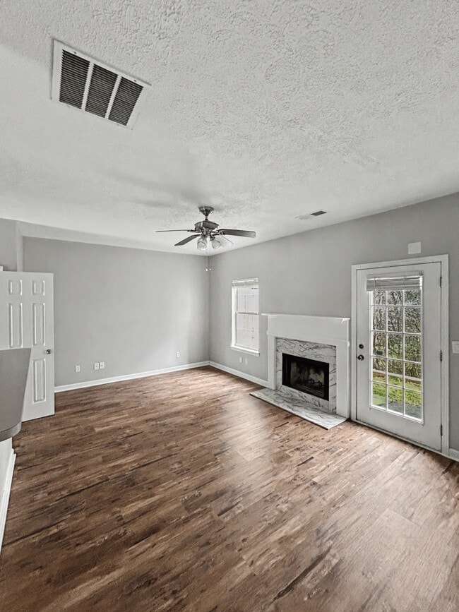 Foto del edificio - 21 Timber Ridge Dr