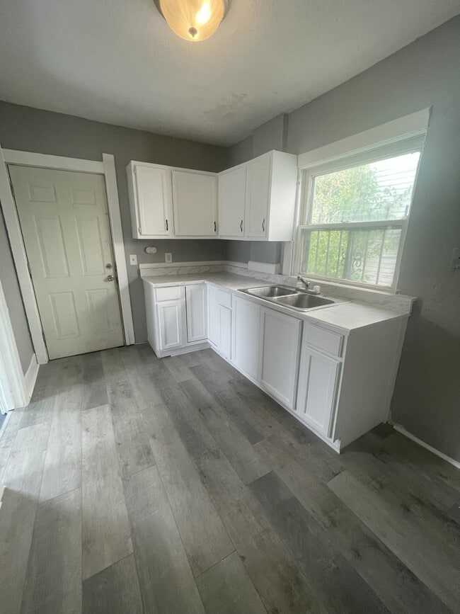 Foto del edificio - 554 Lucas St