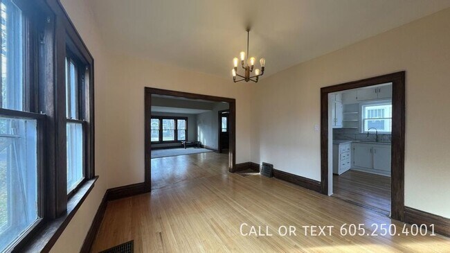 Foto del edificio - Modern 3-Bedroom 2-Bathroom Home