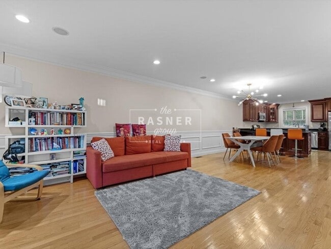 Building Photo - 17 Beacon St