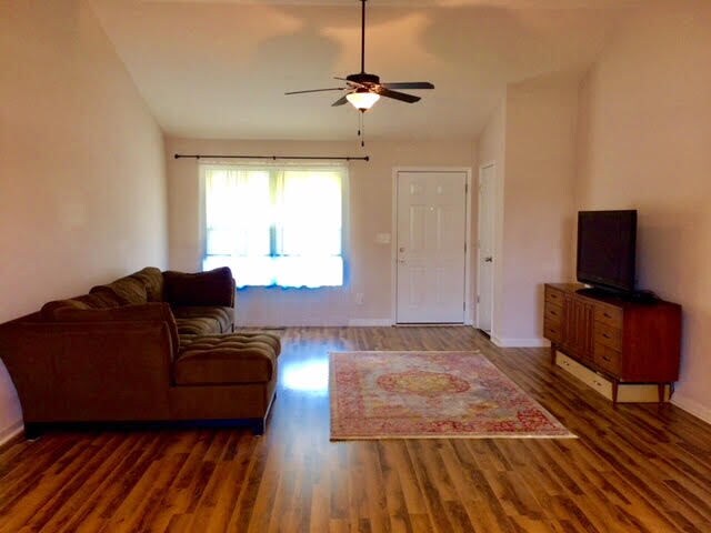 Foto del edificio - 1816 Emily Ln