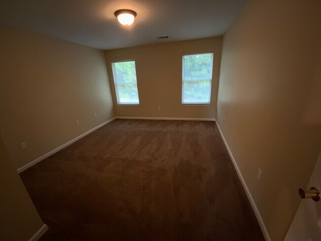 Foto del edificio - 10-12 Chesney Drive