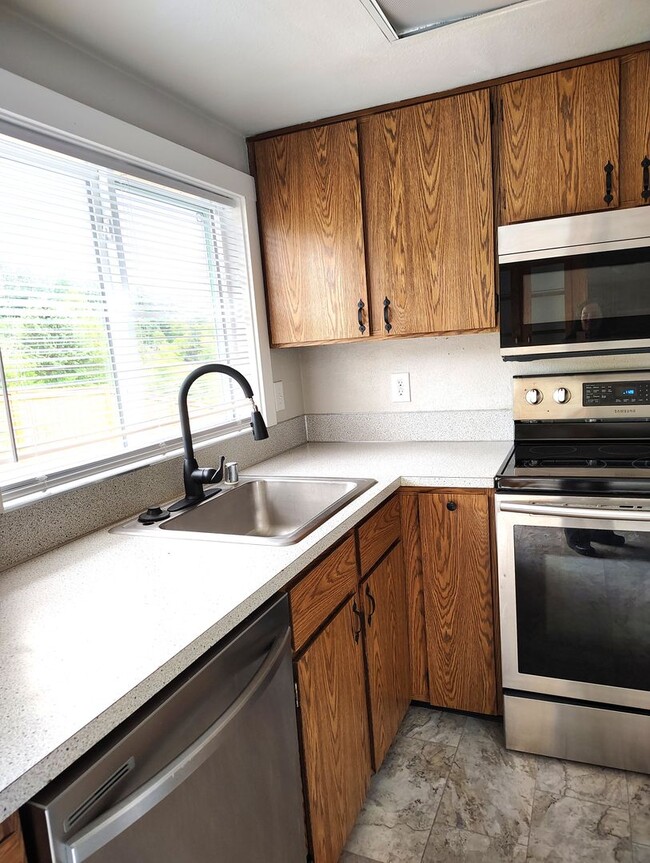 Photo - ### KENT HOUSE/DUPLEX in friendly neighbor...