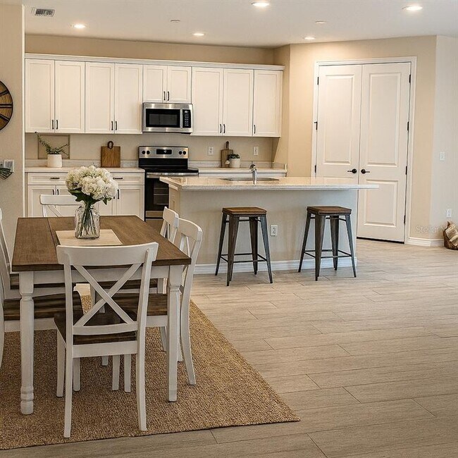 Foto del edificio - 6735 Willow View Ave
