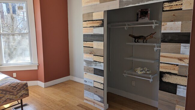 Walk-in Closets - 1846 N 19th St