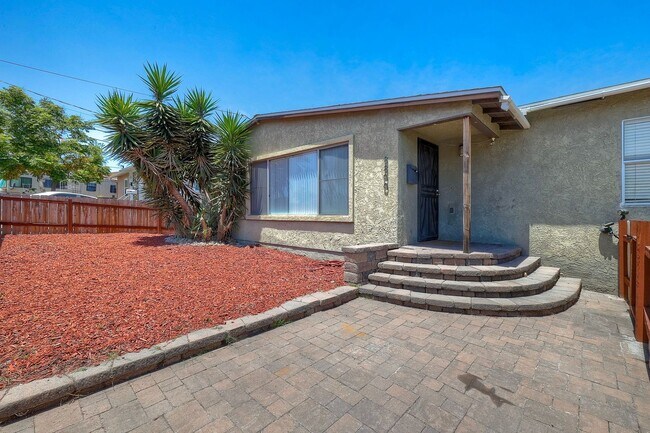 Foto del edificio - La Mesa Living at Its Best – Spacious Home w/Solar!