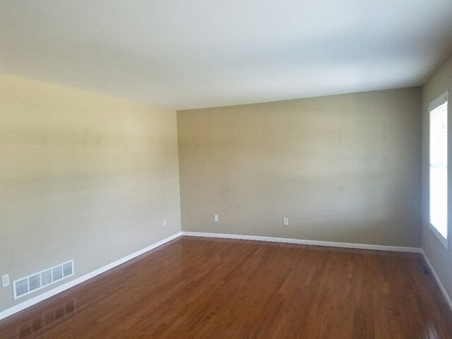 Building Photo - 211 Quail Cir