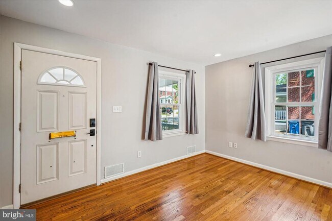 Building Photo - 2709 Albemarle Dr