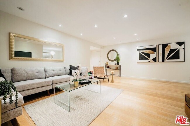 Foto del edificio - 645 Westmount Dr