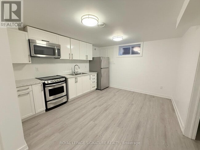 Photo du bâtiment - 38 Burnhamthorpe Rd W