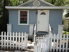 Building Photo - 2028 Baldwin St